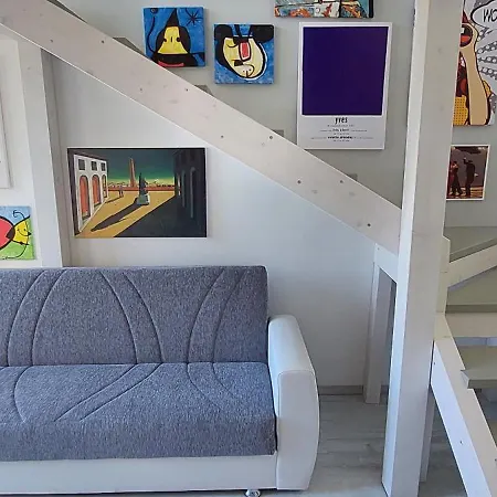 Arthome Apartment