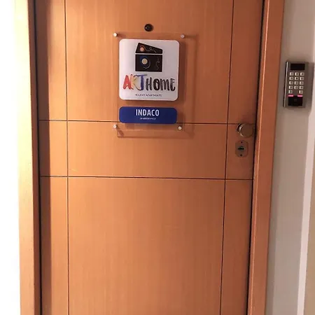 Arthome Apartment *