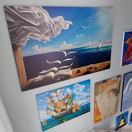 Arthome Apartment *