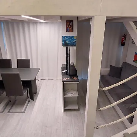 Arthome Apartment *