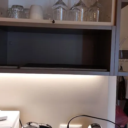 Arthome Apartment *